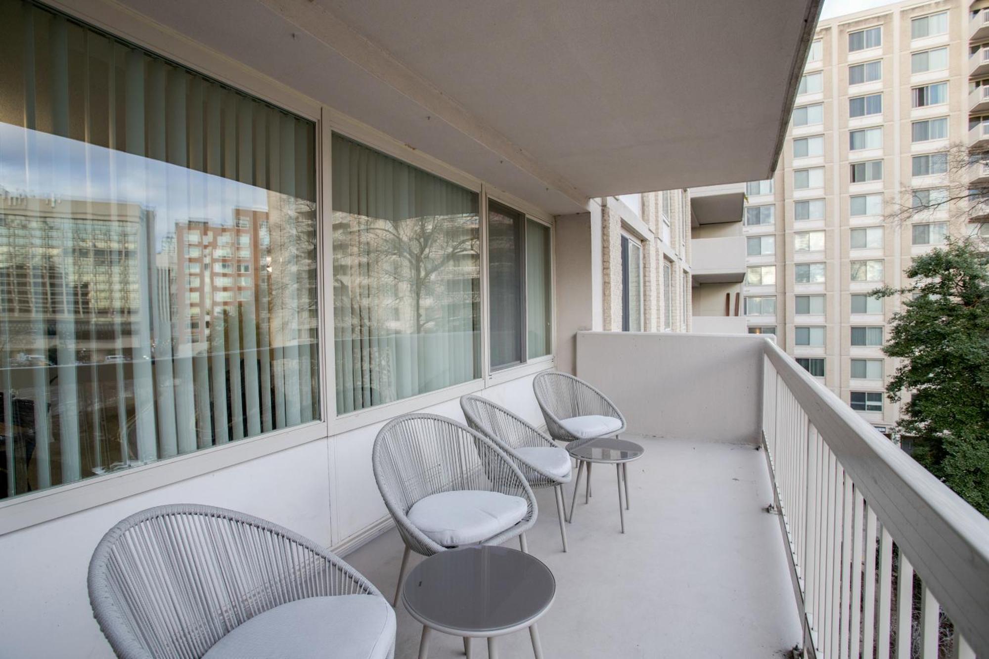Sensational Condominium @Crystal City Arlington Exteriör bild