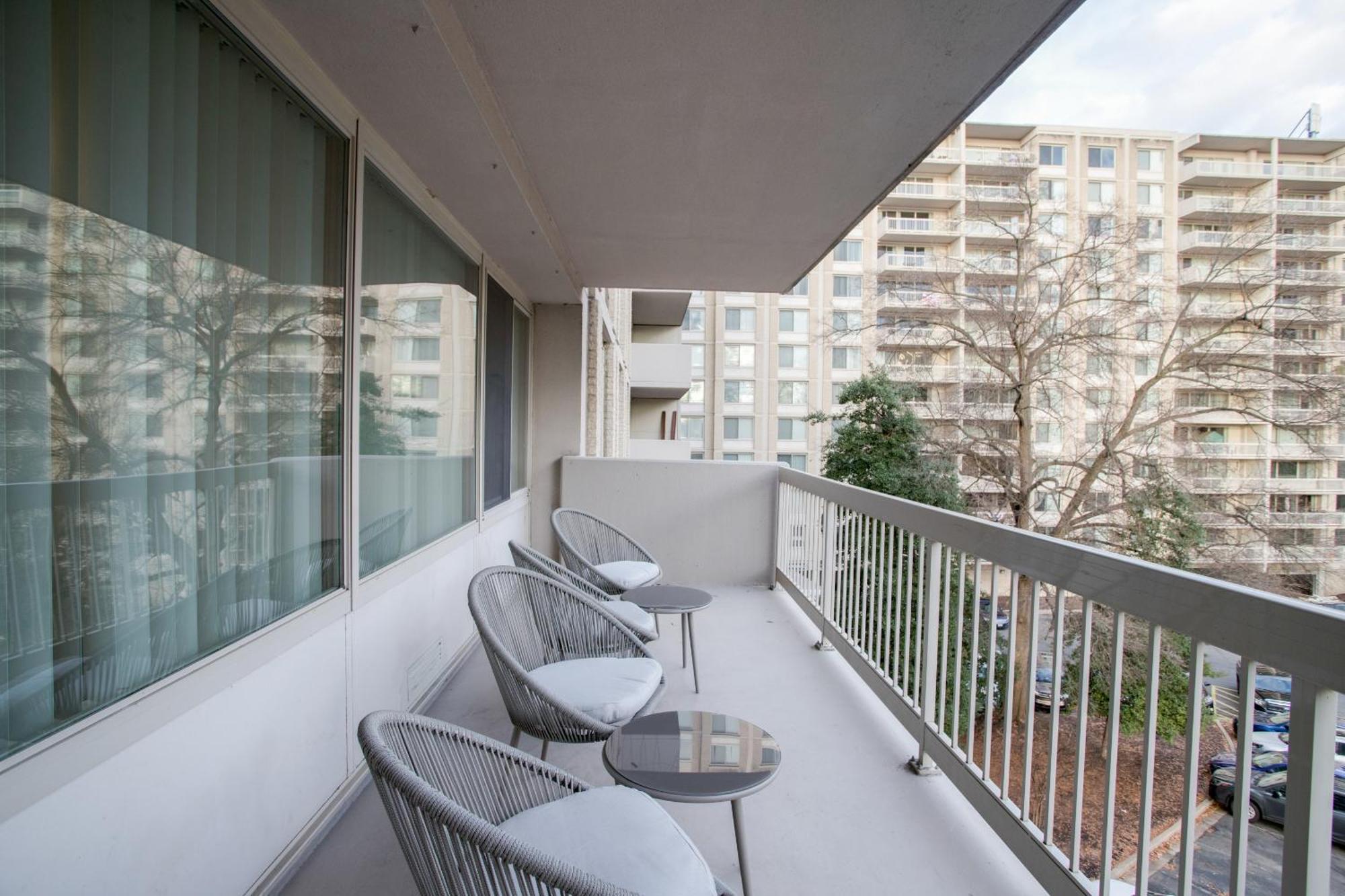 Sensational Condominium @Crystal City Arlington Exteriör bild
